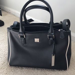 ✨NINE WEST BLACK BAG WITH WHITE TRIM! EXC CONDITION ✨